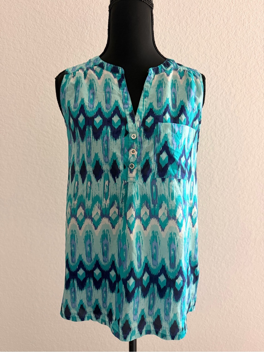 H&M Teal Blue Diamond Print Sleeveless Blouse | Button Front Pocket Top